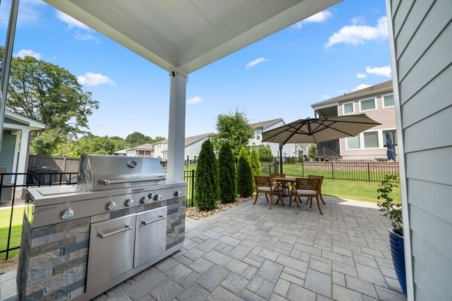 Photo - 2506 Lola Ave