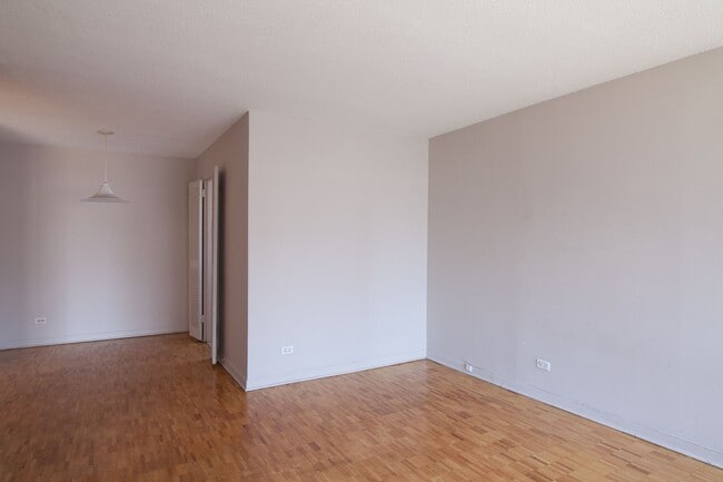 Photo - 1975 Maisonneuve Blvd W Unit 506