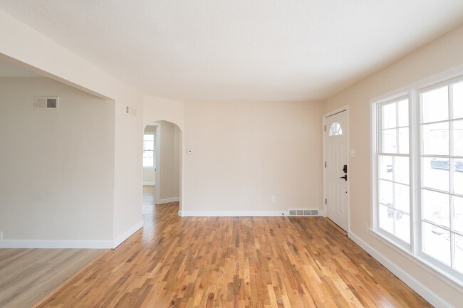 Living Room - 903 Pawnee St