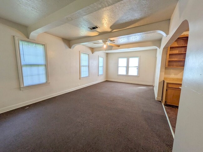 Photo - 2021 Wignall Ave
