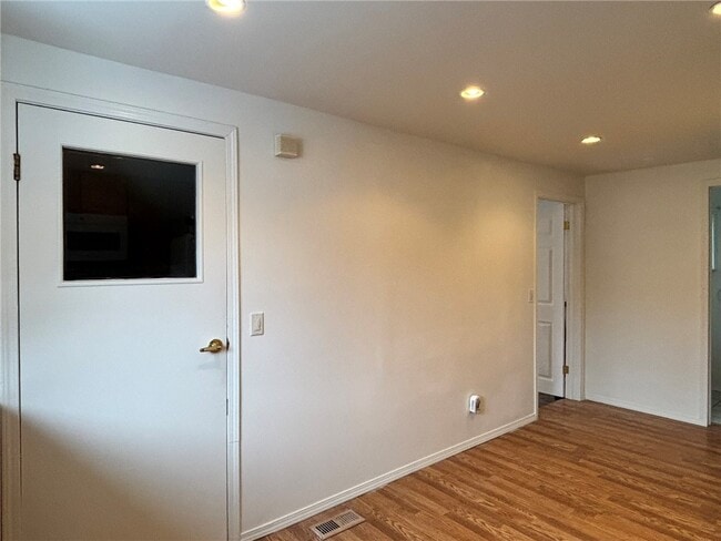 Photo - 2096 Norton St