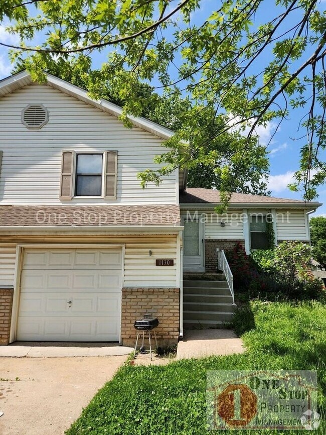 Building Photo - Great 2 bedroom, 1.5 bathroom duplex in Ol... Rental