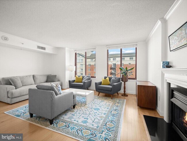 Photo - 1205 N Garfield St Unidad 804