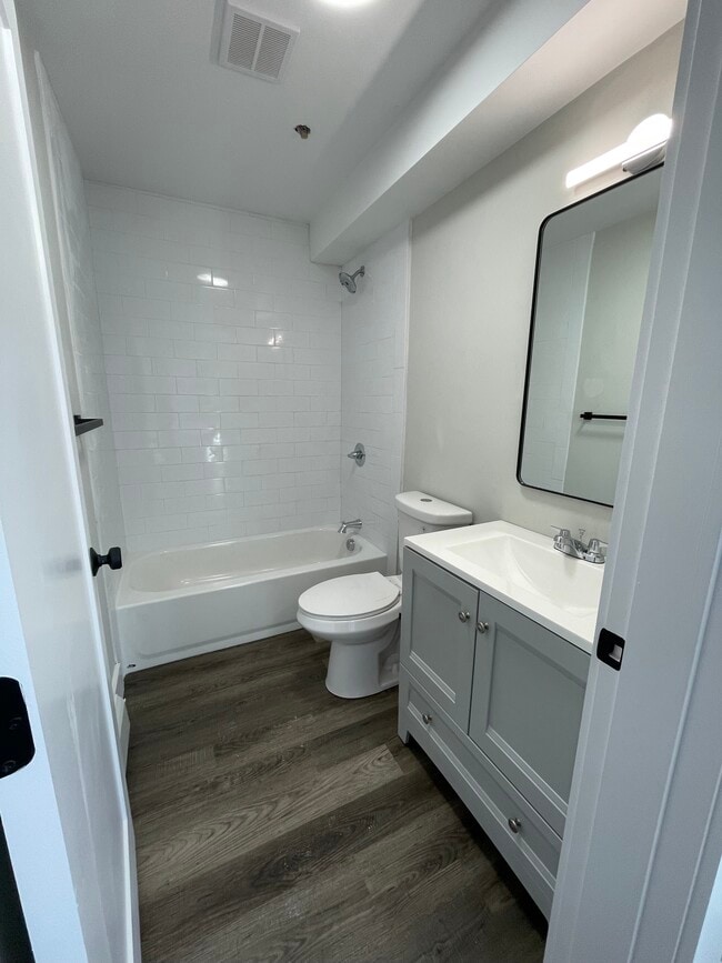 1 cama, baño - 173 & 189 E Merrimack St, Lowell MA 01852