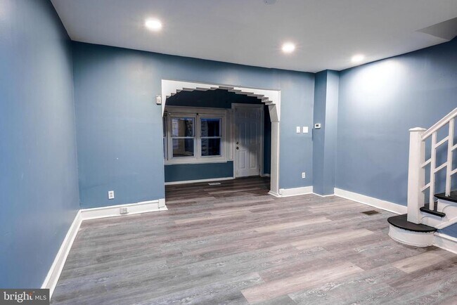 Photo - 6746 Linmore Ave