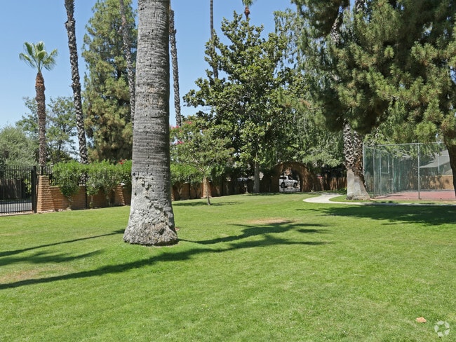 Casa Del Rey Apartments