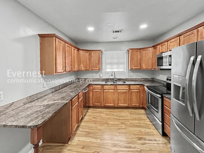 Photo - 1065 Fair St SW