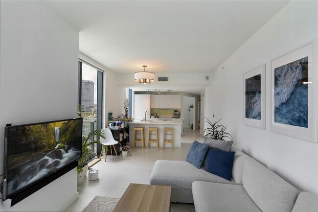 Photo - 501 NE 31st St