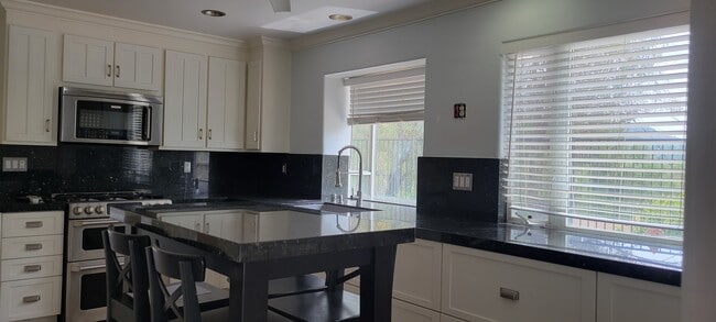 Kitchen - 6828 Chapman Pl