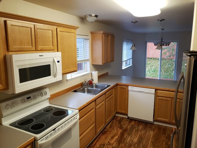 Photo - Beautiful, Conveniently Located Eagle River Townhome