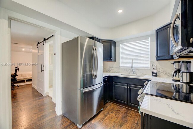 Photo - 2517 Rodman St