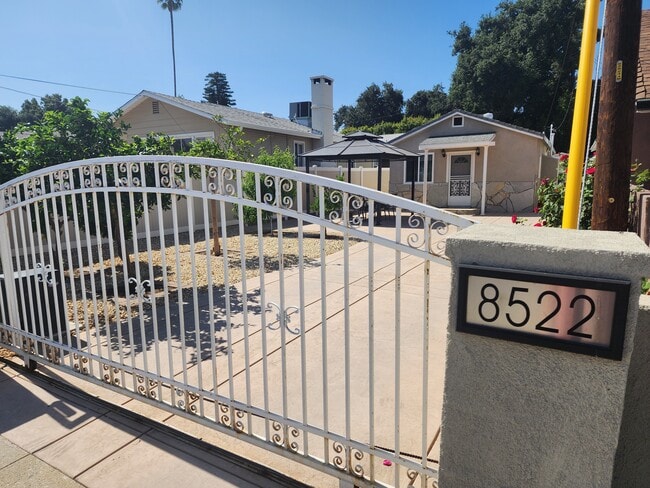 Photo - 8522 Hillrose St