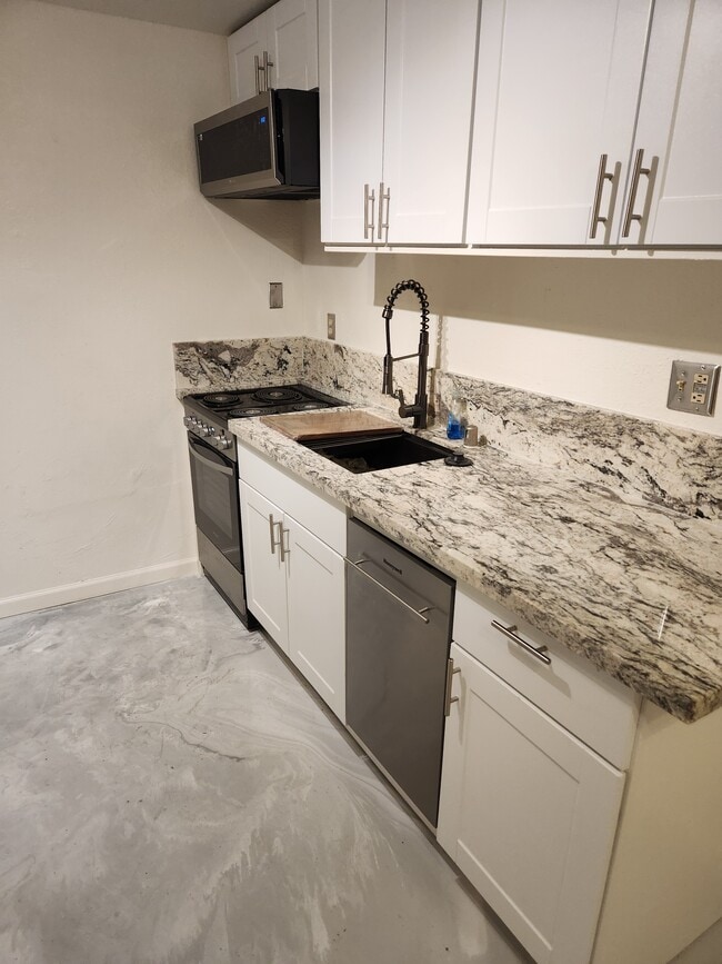 Photo - 1326 E St Apartments