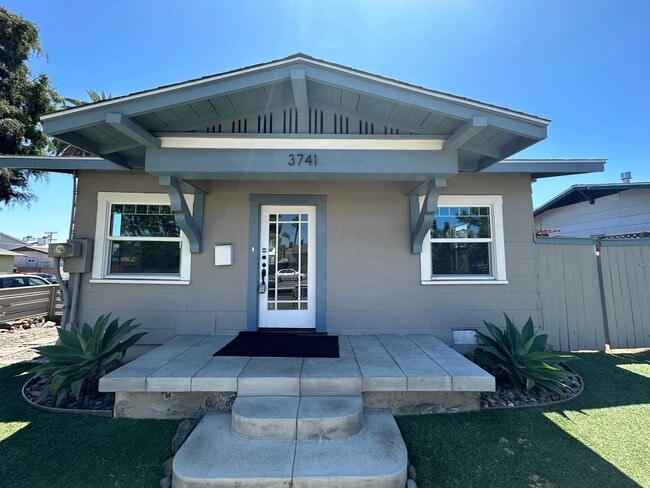 Building Photo - Normal Heights 2BD/2BA Home Featuring Gara...