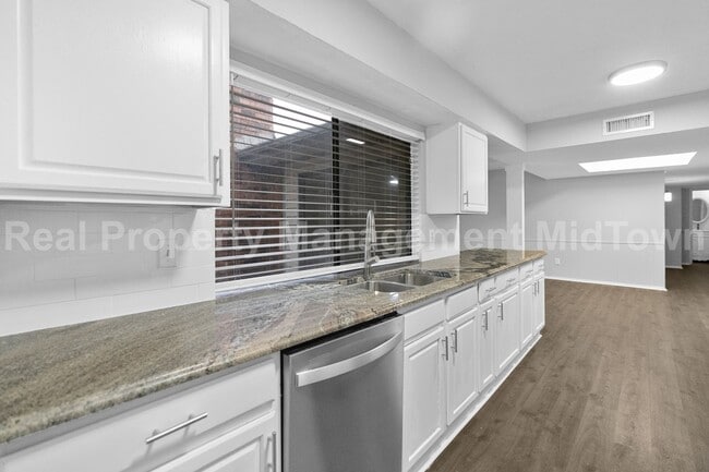 Photo - 2801 Meadowview Dr