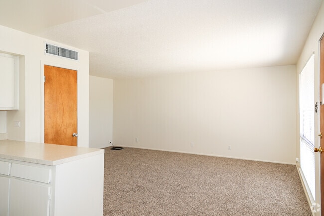 1BD, 1BA - 768SF