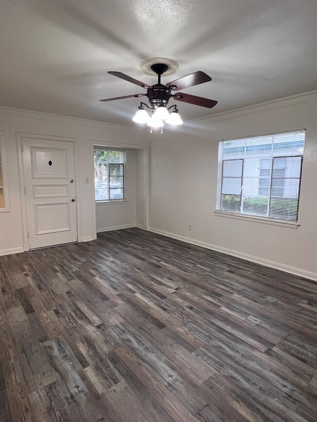 Photo - 1024 N Broadway St