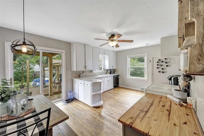 Photo - 524 La Plant St