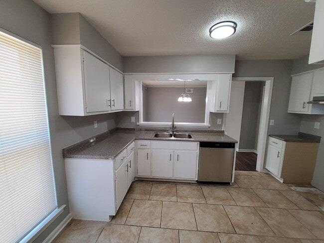 Photo - 5233 Breckenwood Dr