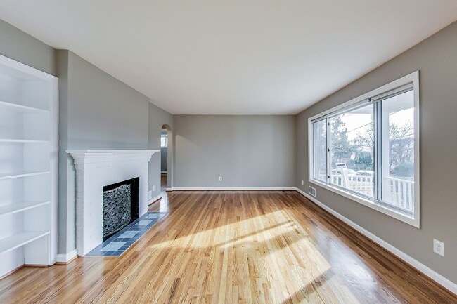 Photo - Spacious 3BR/2BA Rambler with Heated Sun-room and Slate Patio!