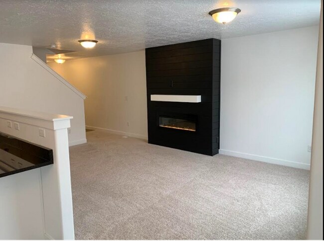 Photo - 458 S Pegasus Way