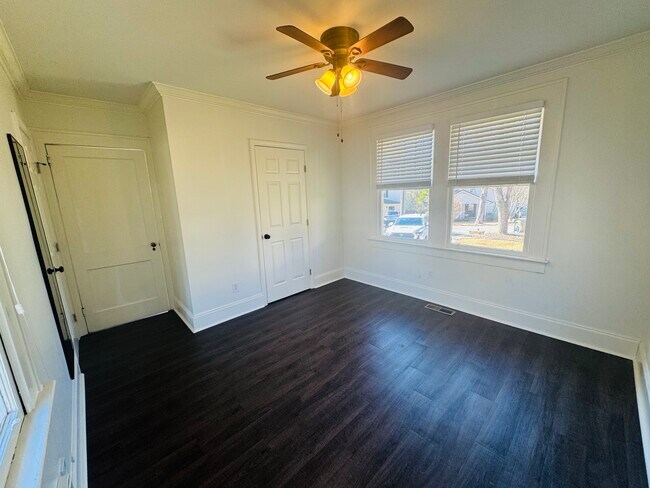 Photo - 105 Moultrie St