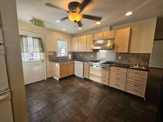 Photo - 120 Luther Ave