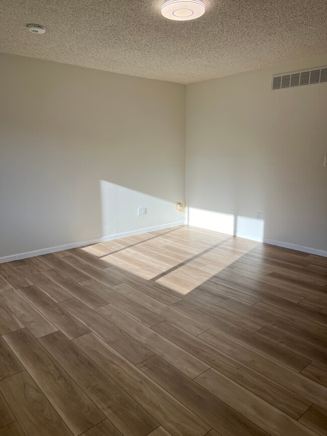 Photo - 1459 Westview Dr