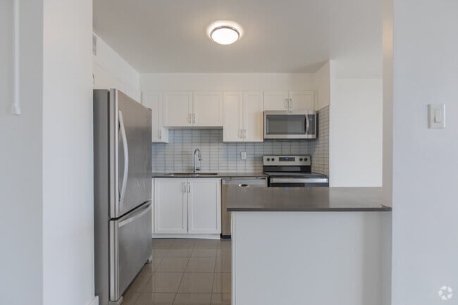 2BR, 1BA - 800SF - Kitchen - 35 Walmer Road