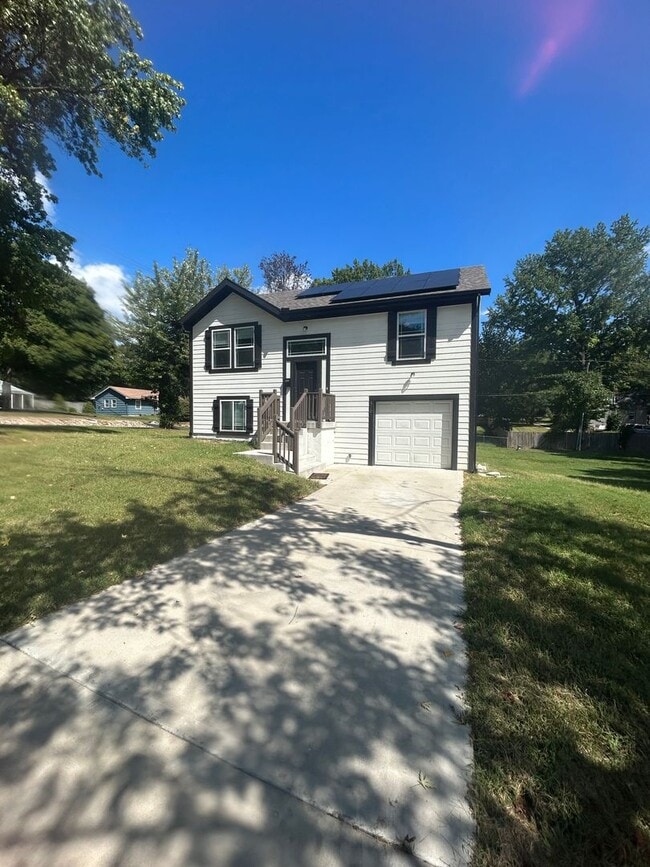 Photo - Coming November 2025! Spacious 4 Bed / 2 B...