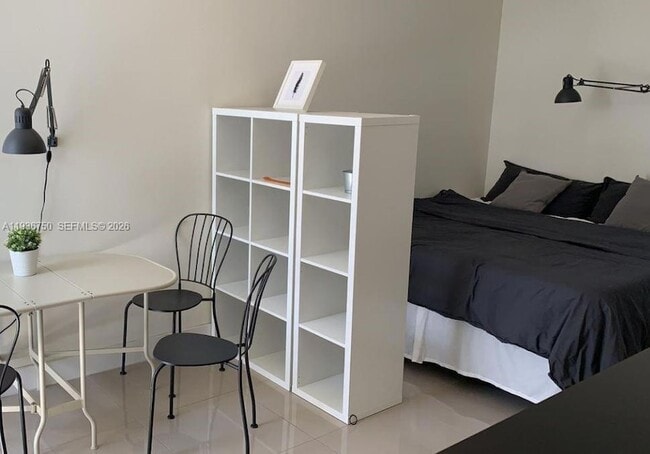 Building Photo - 6410 NW 105th Pl Unit Studio