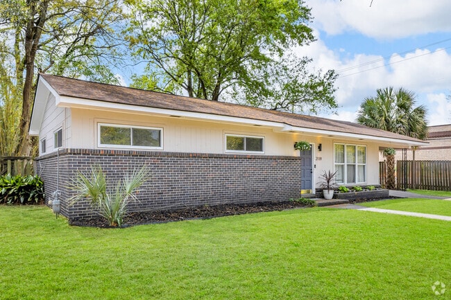 Building Photo - 2119 Walz Dr Rental