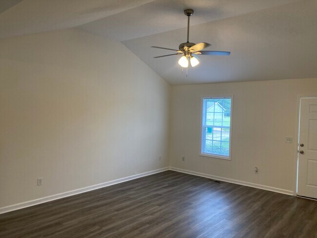 Photo - 61 Farm View Cir