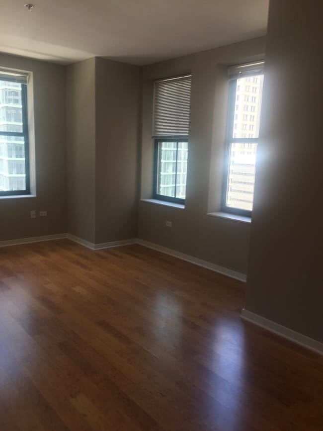 Photo - 171 N Wells St