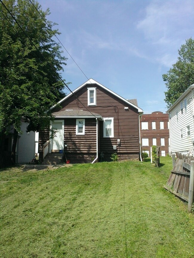 Photo - 720 Davis St