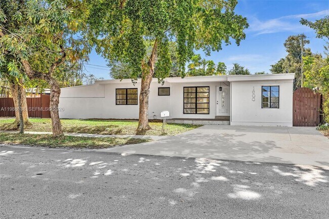 Photo - 1600 SW 9th St