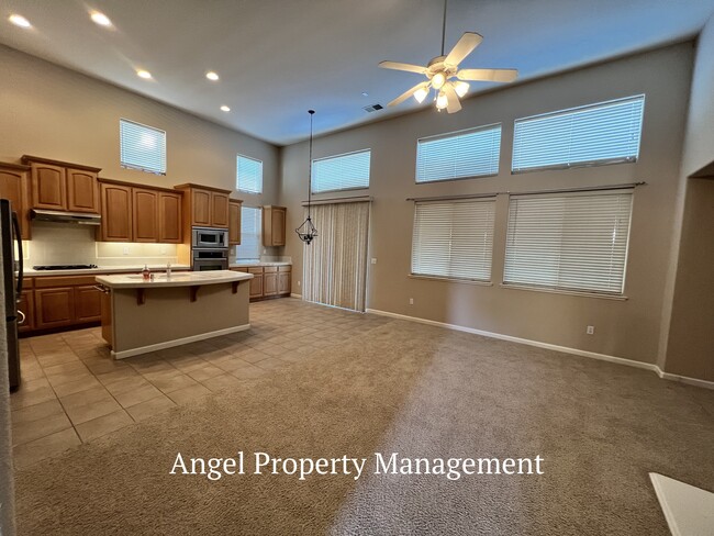 Photo - 10113 Annie St