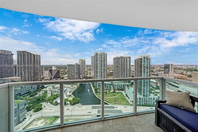 Building Photo - 31 SE 5th St Unit 3819 Rental