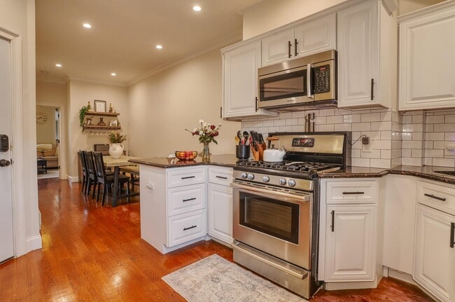 Photo - 403 Adams St