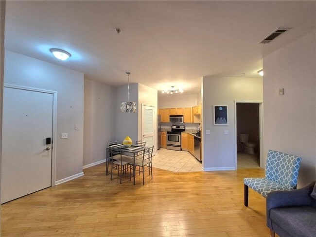 Building Photo - 870 Mayson Turner Rd NW Unit 1327 Rental