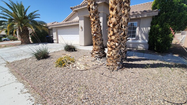 Wow! Just the Perfect Three Bedroom Two Ba... - Wow! Just the Perfect Three Bedroom Two Ba... House