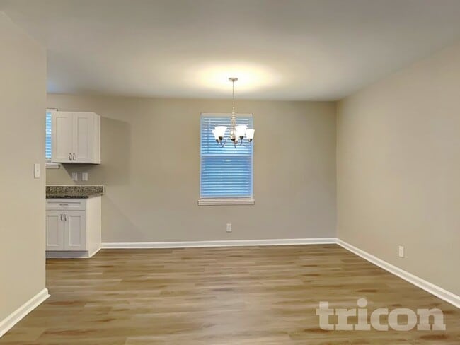 Photo - 213 Walnut Crest Dr