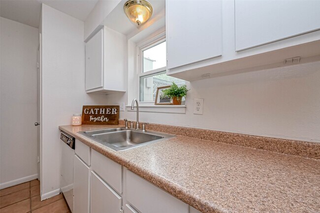Photo - 1911 Sherwood Forest St Unit 9