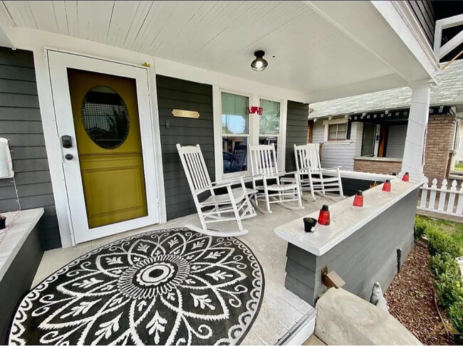 Photo - 1725 Maple Ave