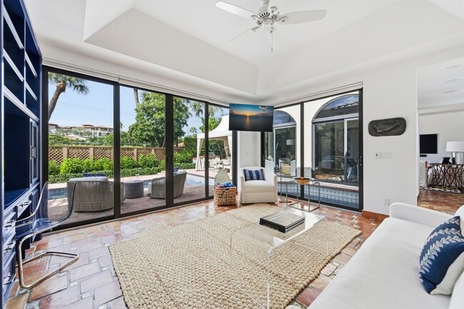 Photo - 264 Everglade Ave