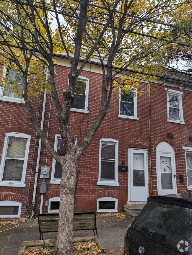 Building Photo - 1008 W 5th St Rental