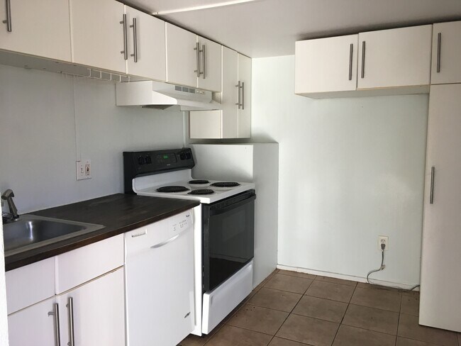 Photo - 1036 E 43rd St Unit B