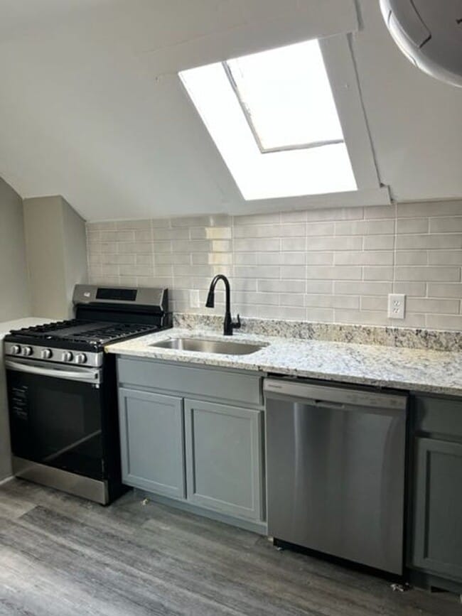 Photo - 1328 Chapel St Unit 3rd Floor