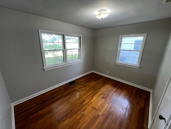 Photo - 412 Elva St
