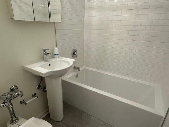 Photo - 1555 N Dearborn Pkwy Unit 2A